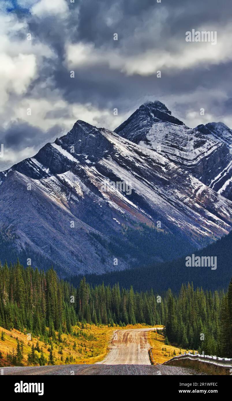 Viaggio panoramico attraverso le Montagne Rocciose Canadesi della Kananaskis Country in Alberta Foto Stock