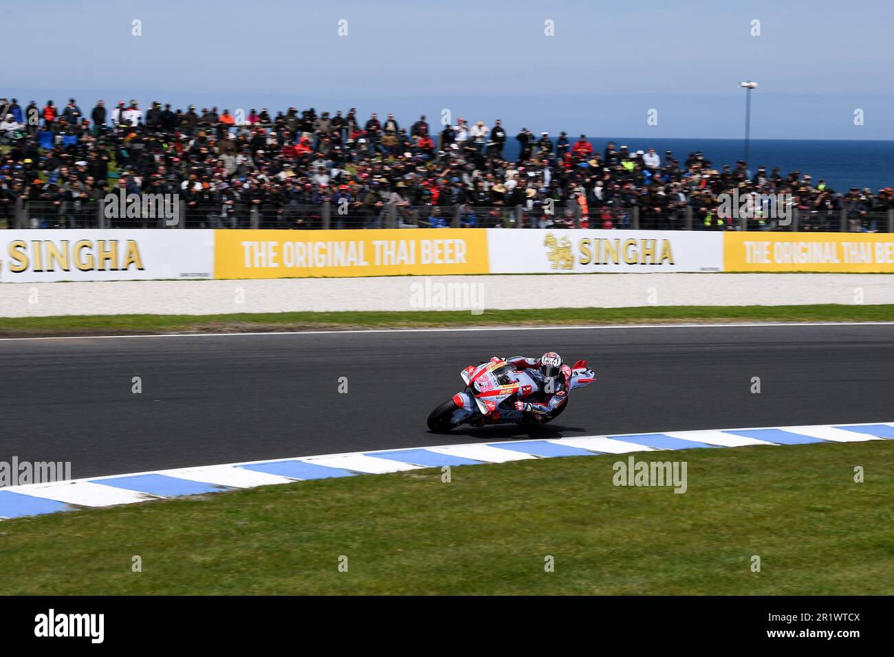 Phillip Island, Australia, 15 ottobre 2022. Enea Bastianini in Italia sul Gresini Racing Ducati durante le qualifiche alla 2022 Australian MotoGP al Phillip Island Circuit il 15 ottobre 2022 a Phillip Island, Australia. Credit: Steven Markham/Speed Media/Alamy Live News Foto Stock