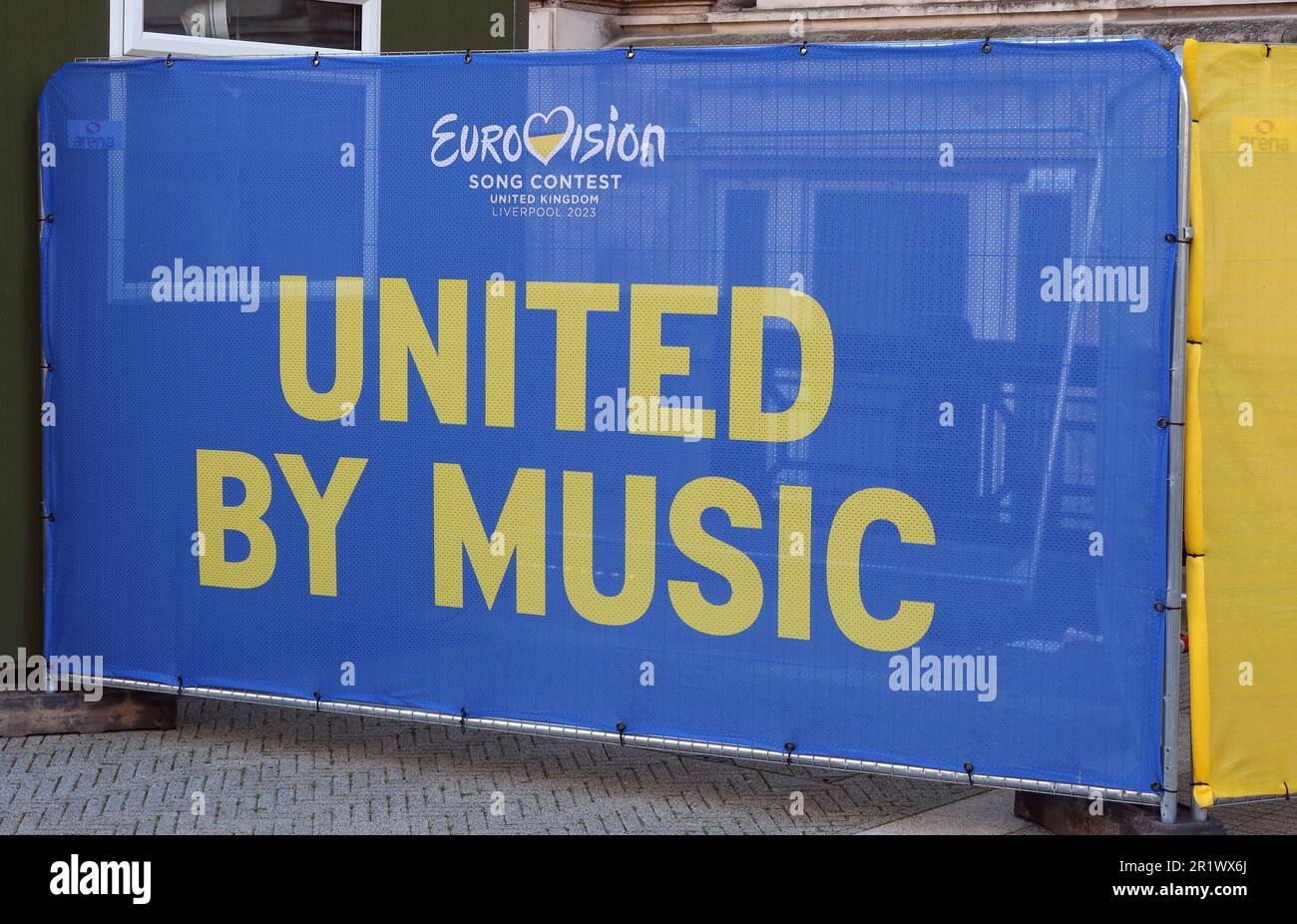Eurovision 2023, Ucraina Flag - giallo e blu - United by Music - Liverpool City Centre, Merseyside, England, UK, L3 1BP Foto Stock