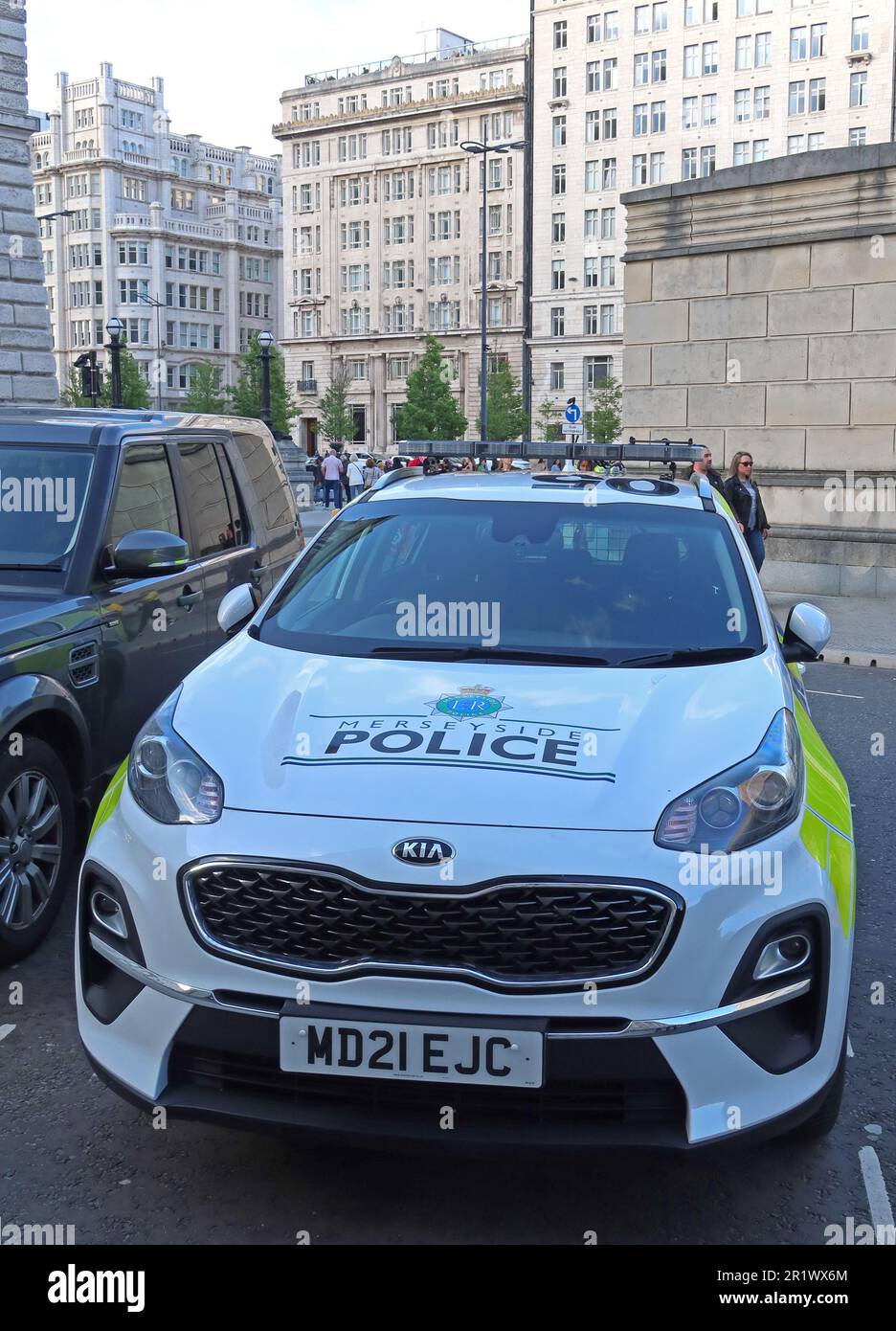 Veicolo di polizia Merseyside, Kia, MD21EJC, parcheggiato nell'Albert Dock, centro di Liverpool, Merseyside, Inghilterra, Regno Unito, L3 4AF Foto Stock