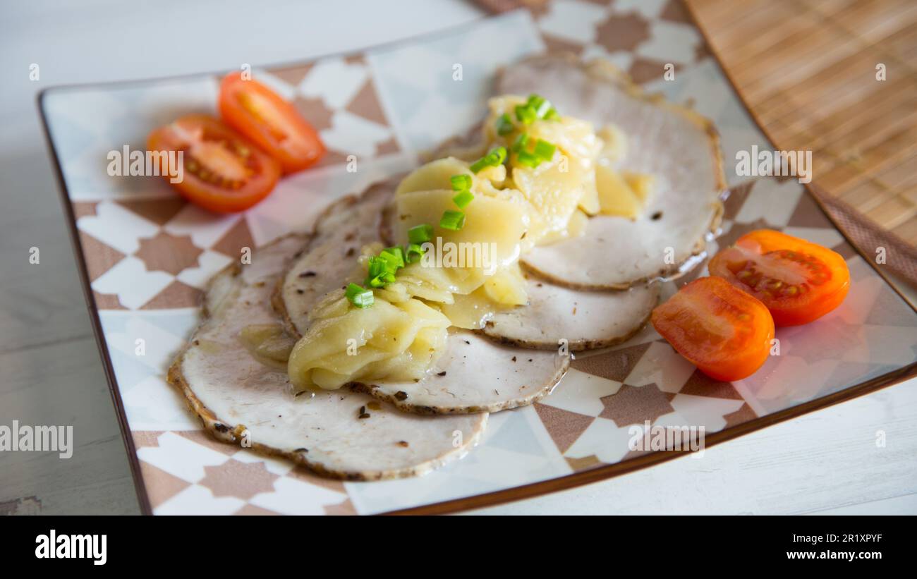 Roastbeef con insalata e mela. Foto Stock