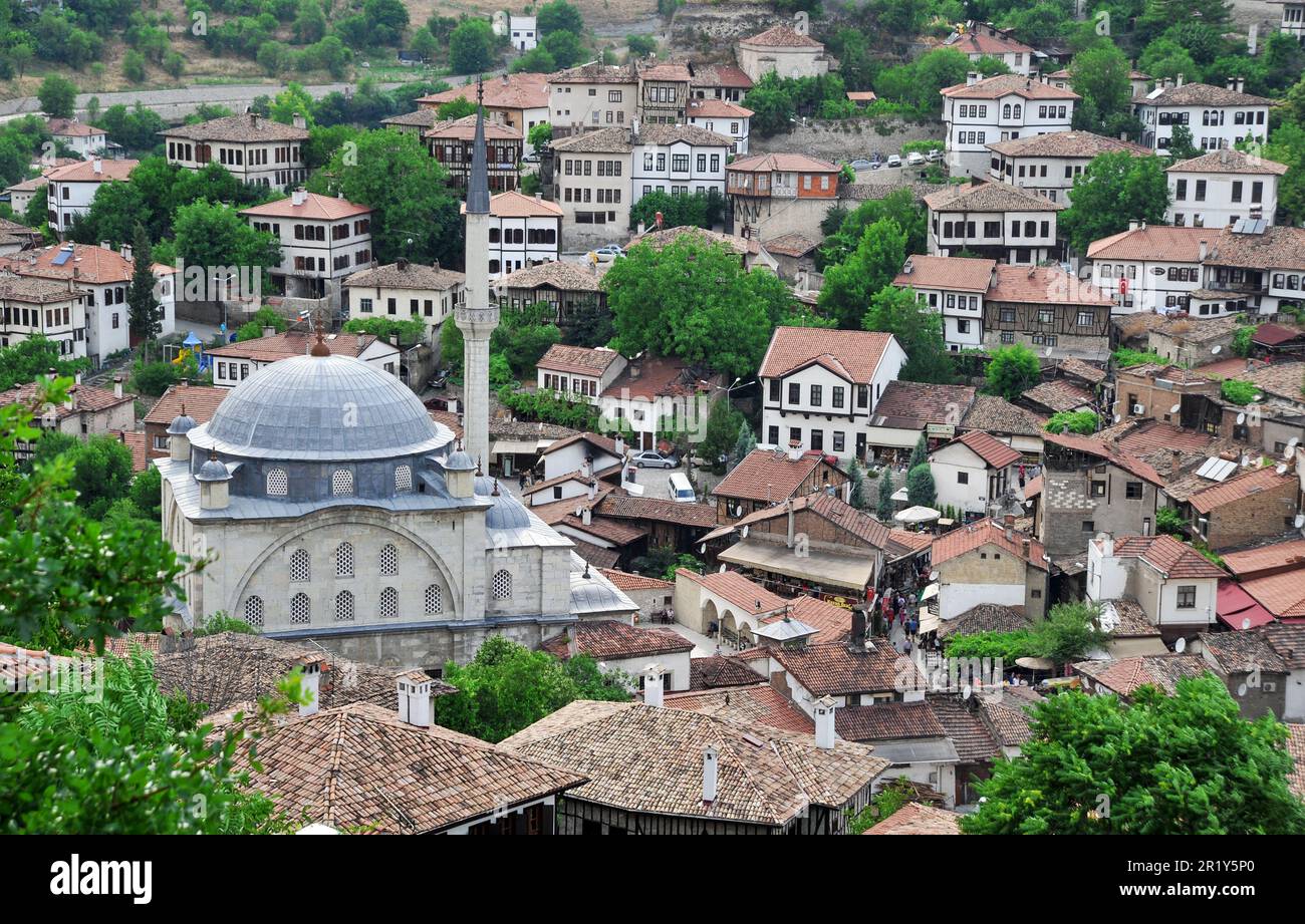 Safranbolu è un distretto della Turchia. È famosa per le sue case ottomane, è inserita nella lista del patrimonio mondiale dell'UNESCO e accoglie molti turisti. Foto Stock