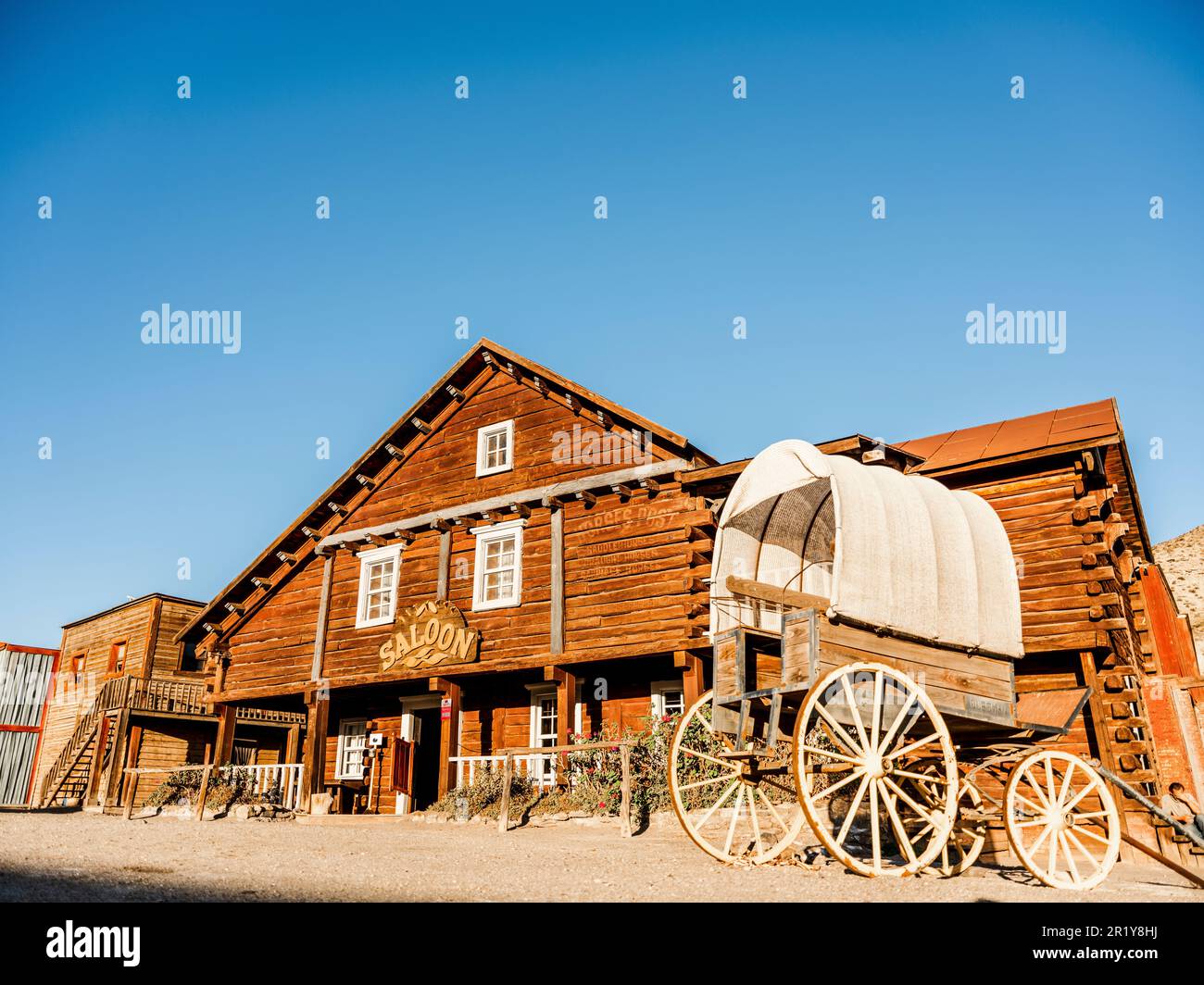 Grande vista delle case in stile occidentale set per i film, mini hollywood nel mezzo del deserto, a Tabernas, Almeria, Andalusia, Spagna Foto Stock