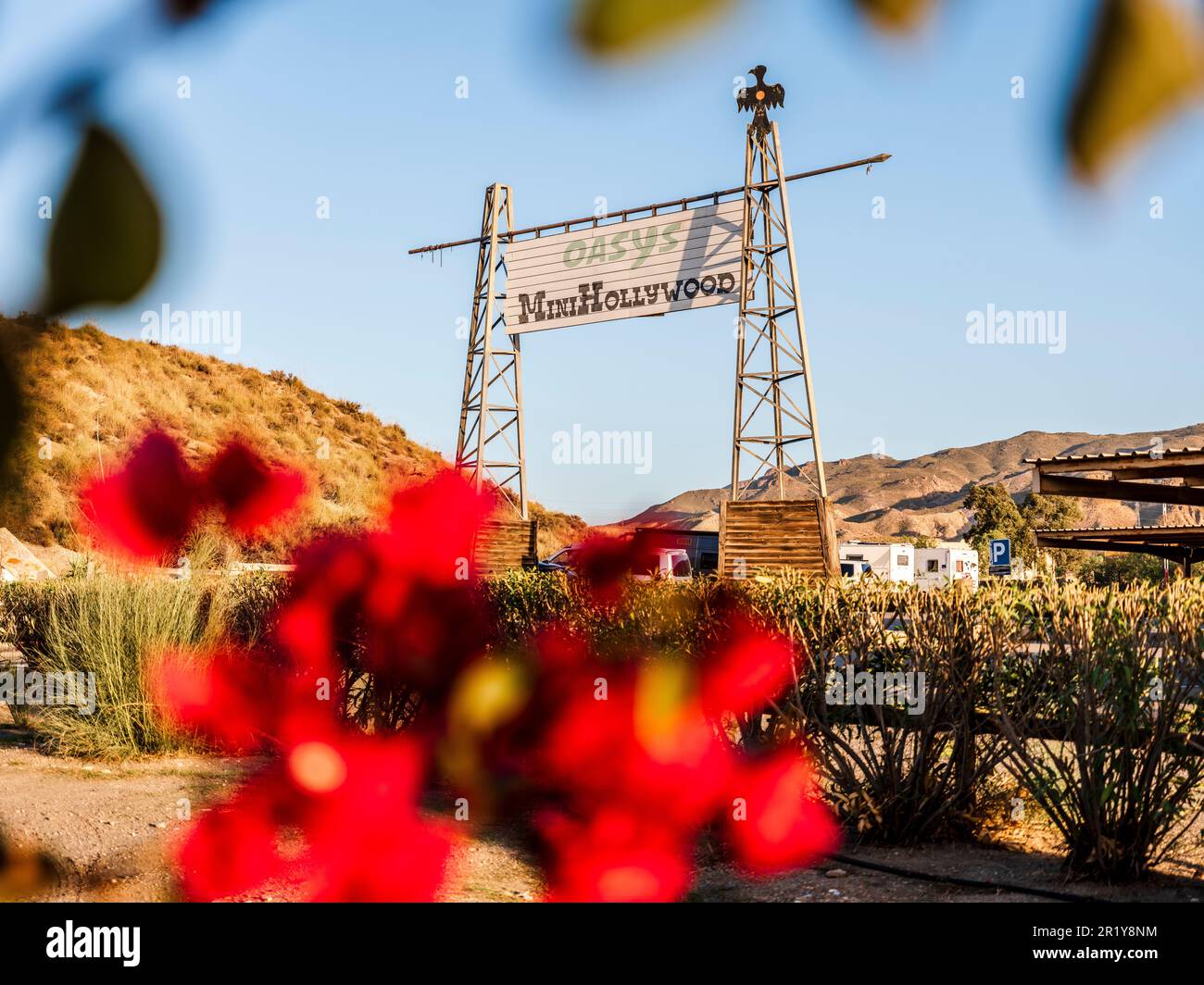 Almeria , Spagna - Dicembre 30th 2022 Grande vista dell'entrata di Oasys (precedentemente conosciuto come Mini Hollywood) è un parco a tema spagnolo in stile occidentale Foto Stock