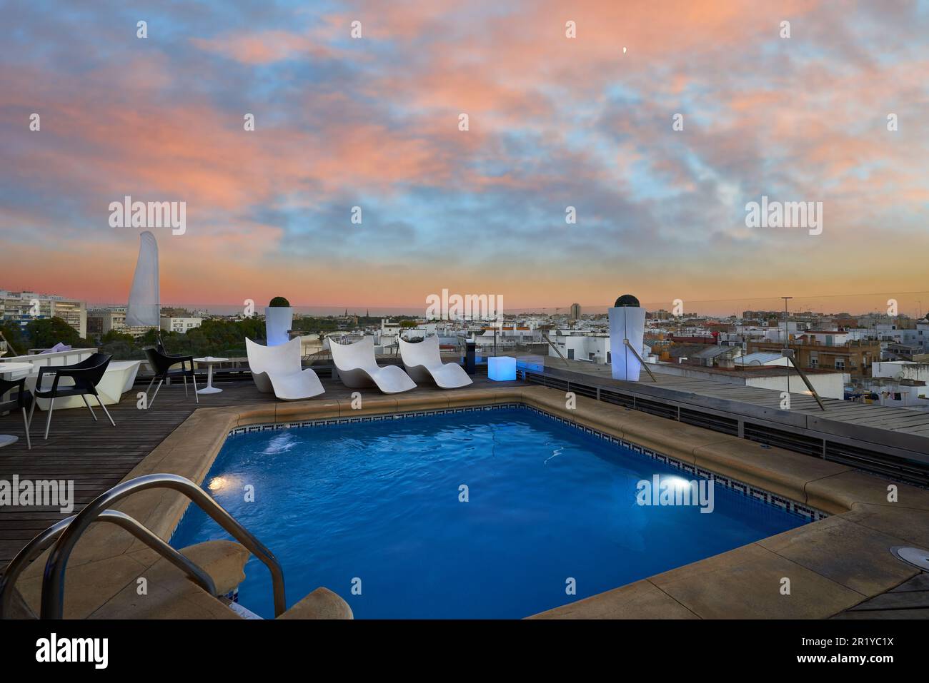 Piscina sul tetto del Rivera de Triana Hotel, Siviglia, Spagna, Europa. Foto Stock