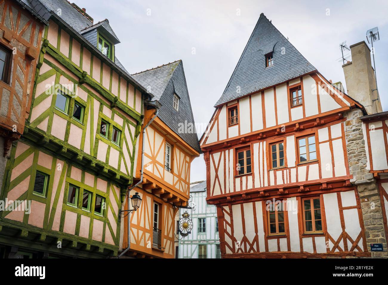 Case colorate a graticcio nel centro storico di Vannes nel Morbihan,britanny,Francia Foto Stock