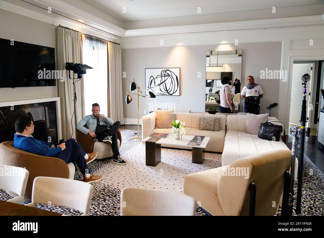 Los Angeles, California, Stati Uniti. 15th maggio, 2023. Los Angeles, CA - Maggio 16: Dietro le quinte della firma del contratto tra Peter Murray, CEO di PFL e Francis Ngannou alla Professional Fighters League - Firma del contratto a Beverly Wilshire, A Four Seasons Hotel il 15 Maggio 2023 a Los Angeles, CA (Foto di Louis Grasse/PFL/PX Images) Credit: PX Images/Alamy Live News Foto Stock