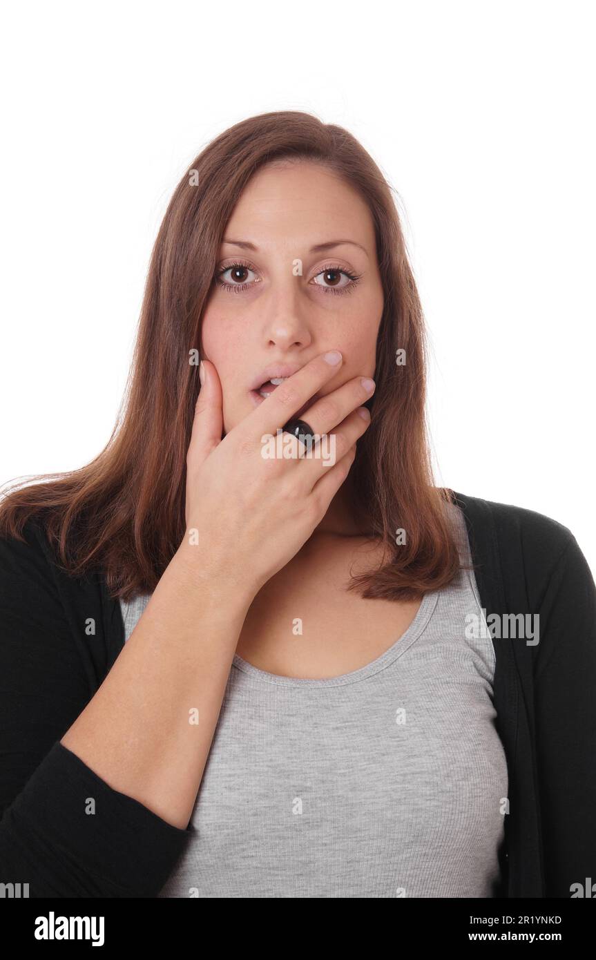 Una giovane donna stupita che con la mano copriva la bocca aperta Foto Stock