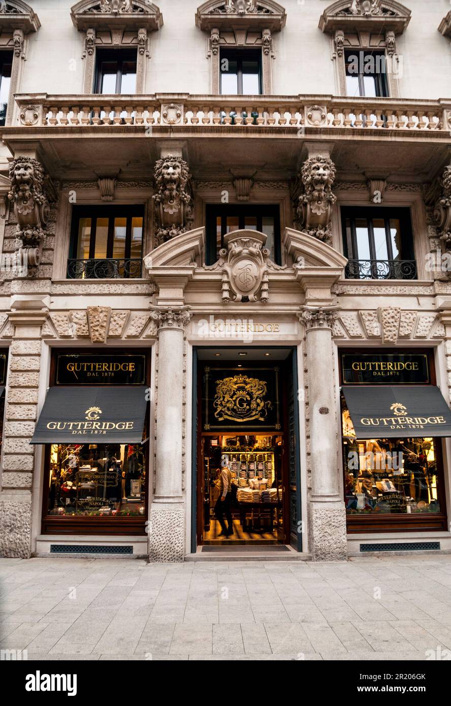 Gutteridge negozio di abbigliamento uomo a Milano Foto stock Alamy