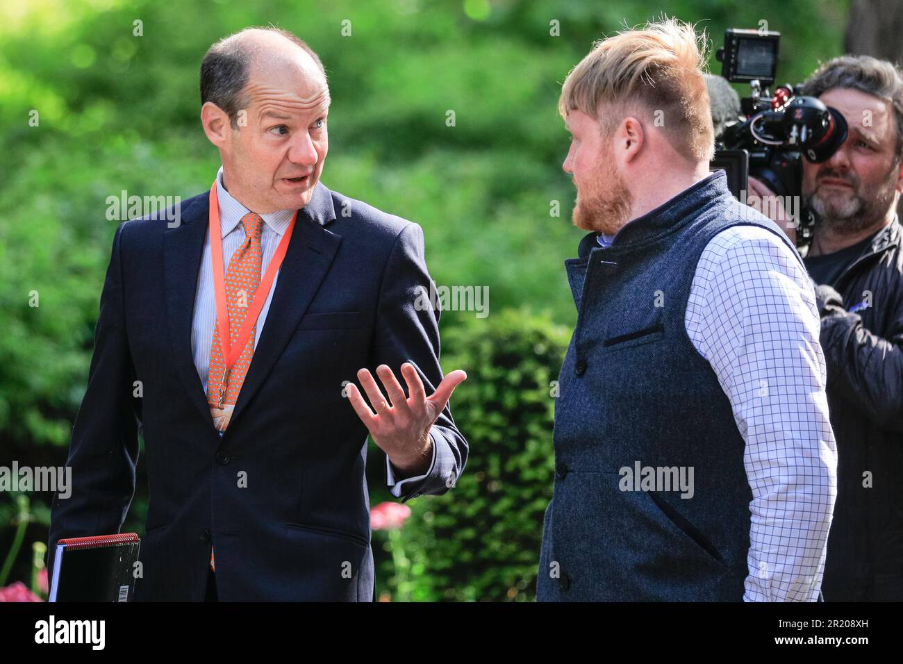 Londra, Regno Unito. 16th maggio, 2023. Arrivano Charlie Ireland, l'agente fondiario di Jeremy Clarkson e Kaleb Cooper, l'uomo di destra di Clarkson nella Clarkson's Farm. I partecipanti delle industrie britanniche di produzione, fornitura e agricoltura alimentare arrivano al vertice sulla sicurezza alimentare che si tiene oggi a Downing Street. Le riunioni sono ospitate da PM Rishi Sunak. Credit: Imageplotter/Alamy Live News Foto Stock