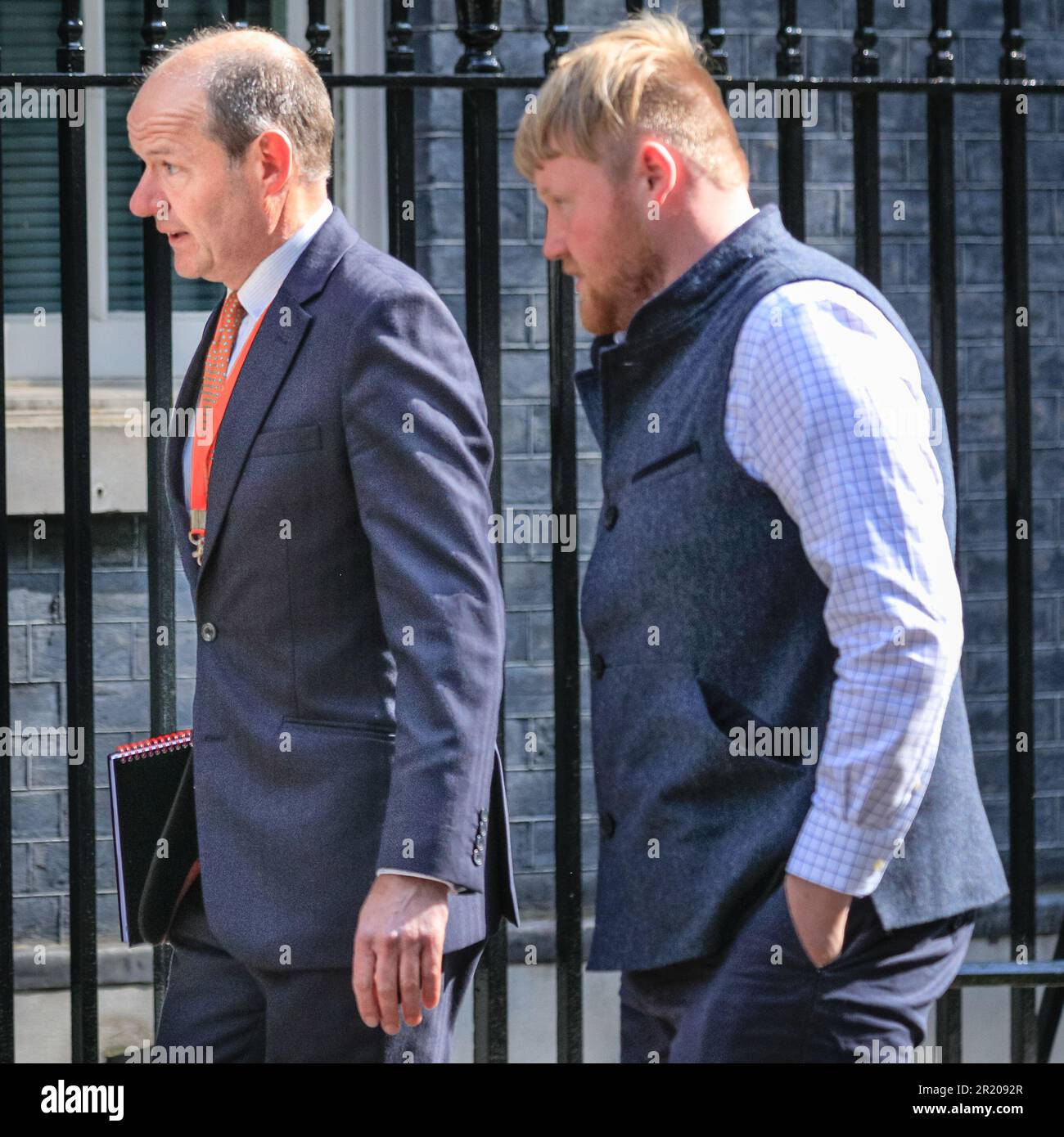 Londra, Regno Unito. 16th maggio, 2023. Arrivano Charlie Ireland, l'agente fondiario di Jeremy Clarkson e Kaleb Cooper, l'uomo di destra di Clarkson nella Clarkson's Farm. I partecipanti delle industrie britanniche di produzione, fornitura e agricoltura alimentare arrivano al vertice sulla sicurezza alimentare che si tiene oggi a Downing Street. Le riunioni sono ospitate da PM Rishi Sunak. Credit: Imageplotter/Alamy Live News Foto Stock