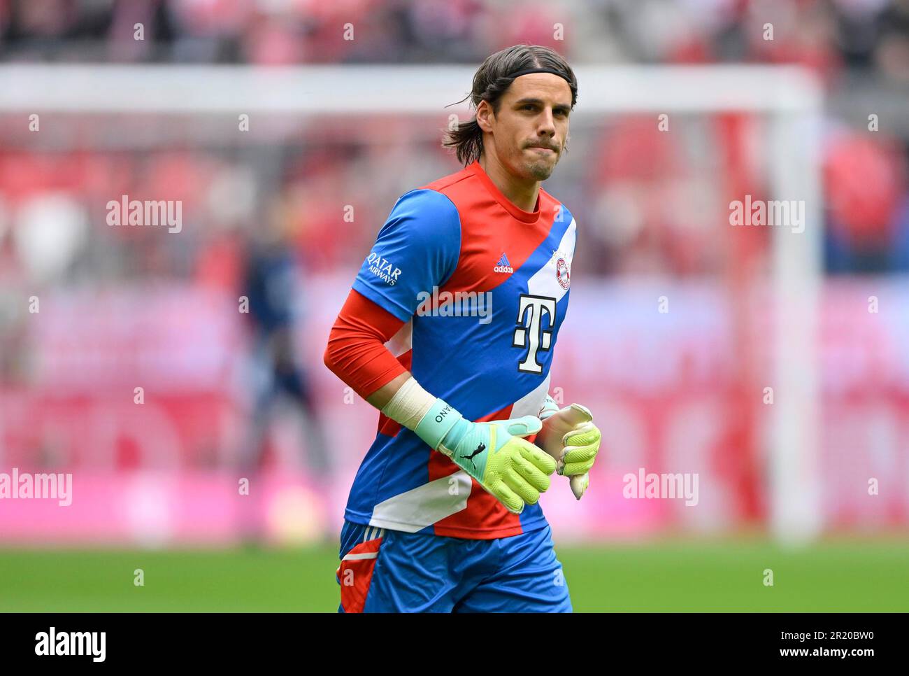 Riscaldamento, allenamento, portiere Yann Sommer FC Bayern Monaco FCB (27) Allianz Arena, Monaco, Baviera, Germania Foto Stock