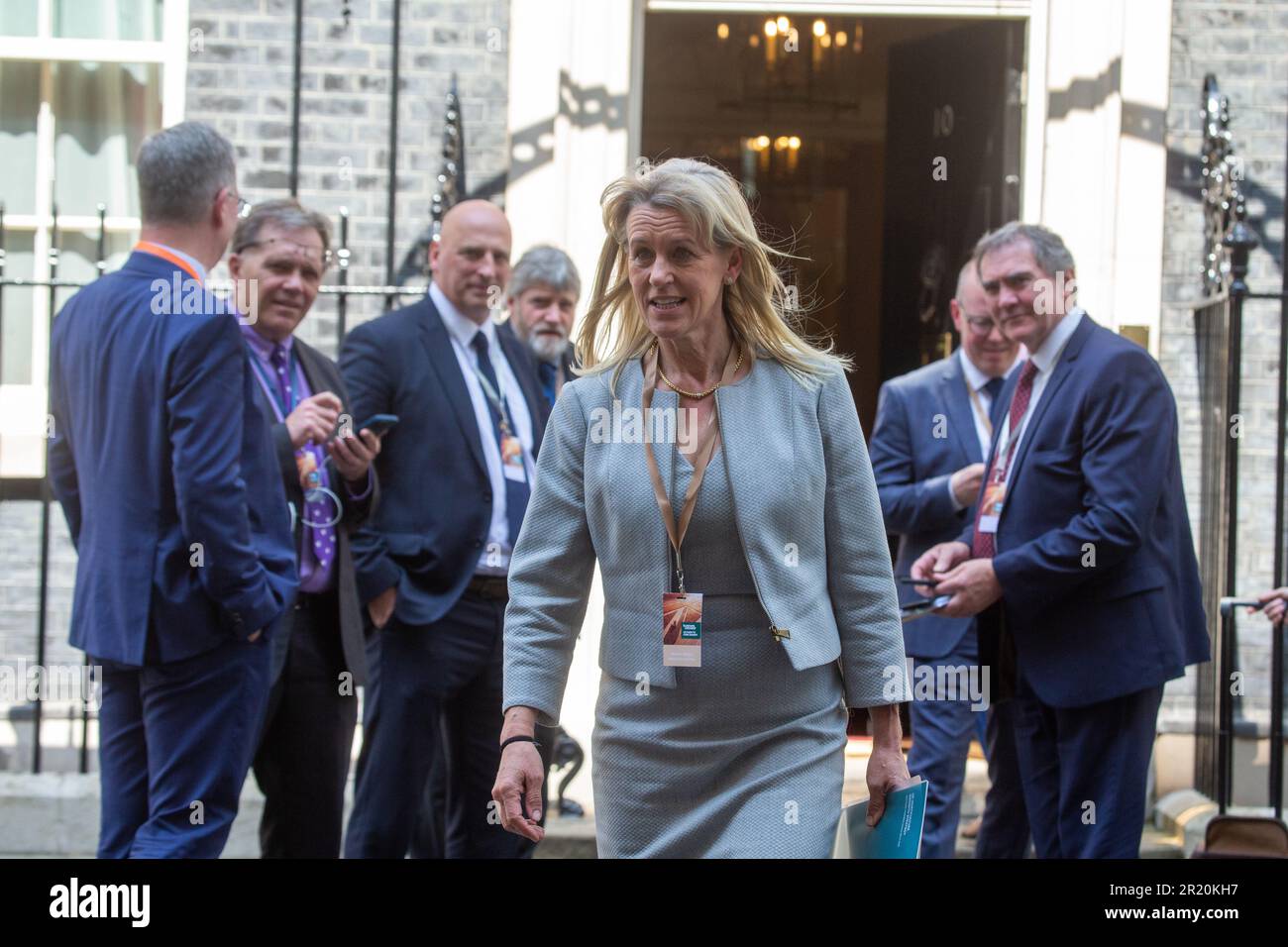 Londra, Inghilterra, Regno Unito. 16th maggio, 2023. Il presidente della National Farmers Union, MINETTE BATTERS, si vede fuori 10 Downing Street dopo aver partecipato al vertice britannico Farm to Fork, che riunisce rappresentanti di tutte le industrie alimentari e agricole. (Credit Image: © Tayfun Salci/ZUMA Press Wire) SOLO PER USO EDITORIALE! Non per USO commerciale! Foto Stock