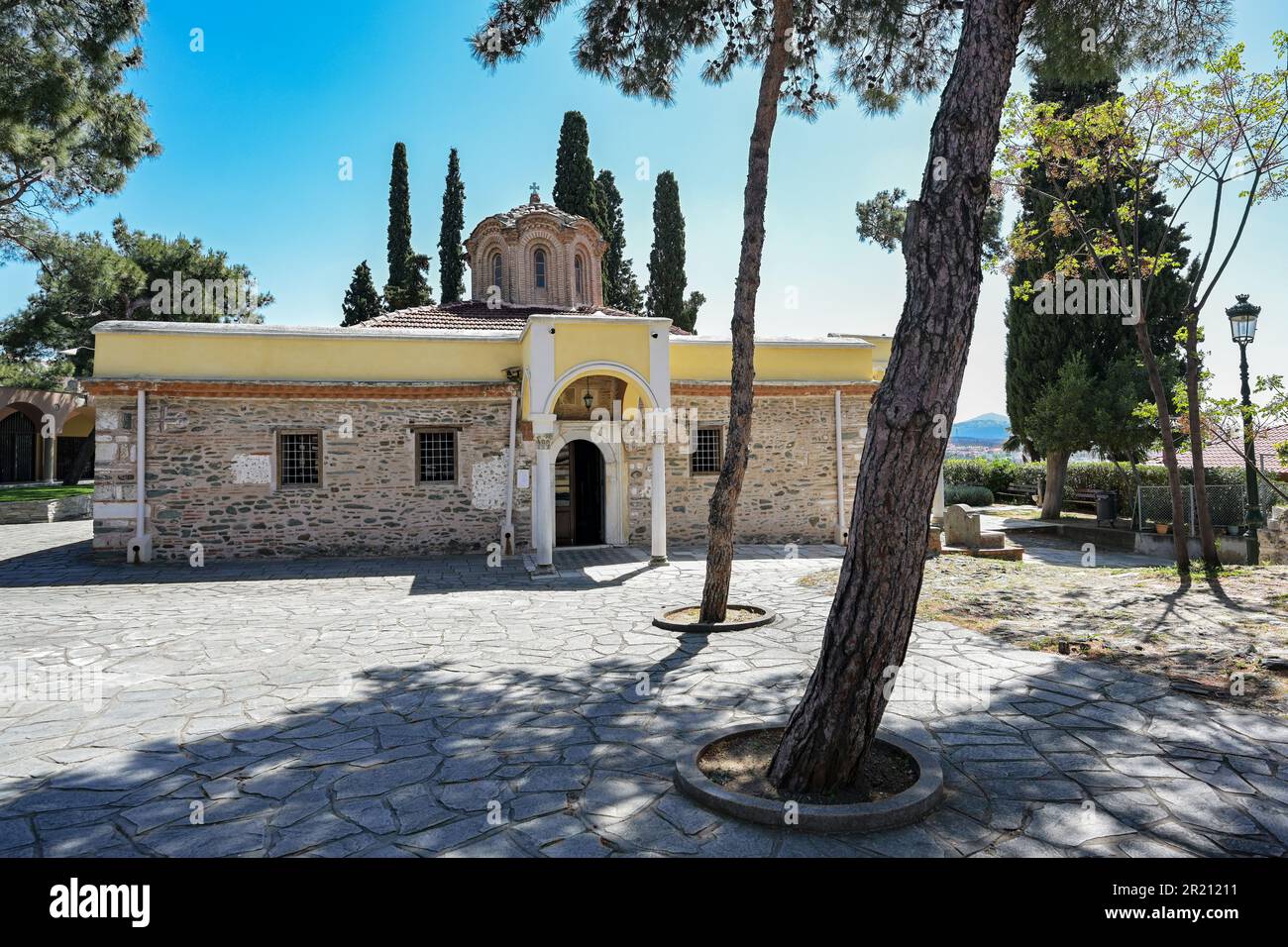 Il Monastero di Vlatades, ingresso allo storico tempio bizantino nella città alta di Salonicco, Grecia, patrimonio dell'umanità dell'UNESCO dal 1988, viaggia Foto Stock