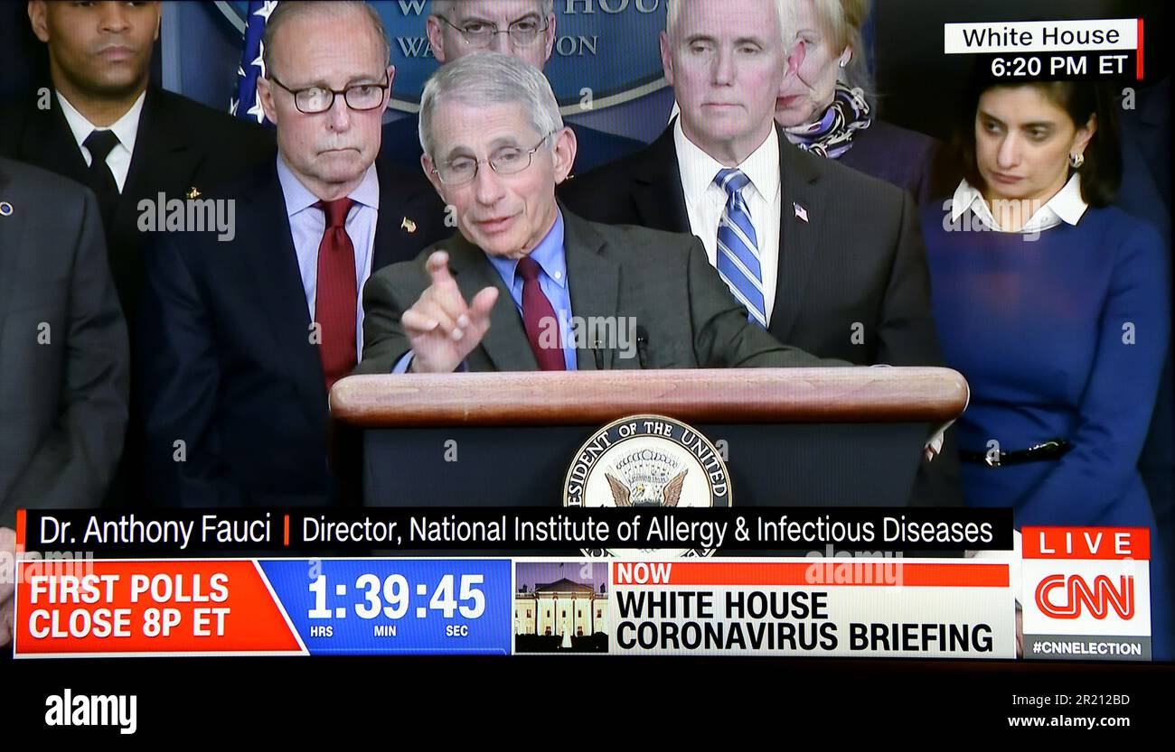Uno screengrab della CNN che raffigura il dottor Anthony Fauci che parla ad un briefing quotidiano della Casa Bianca come il numero di coloro che soffrono e muoiono a causa del coronavirus COVID-19 aumento [Martedì 10/03/2020]. Foto Stock