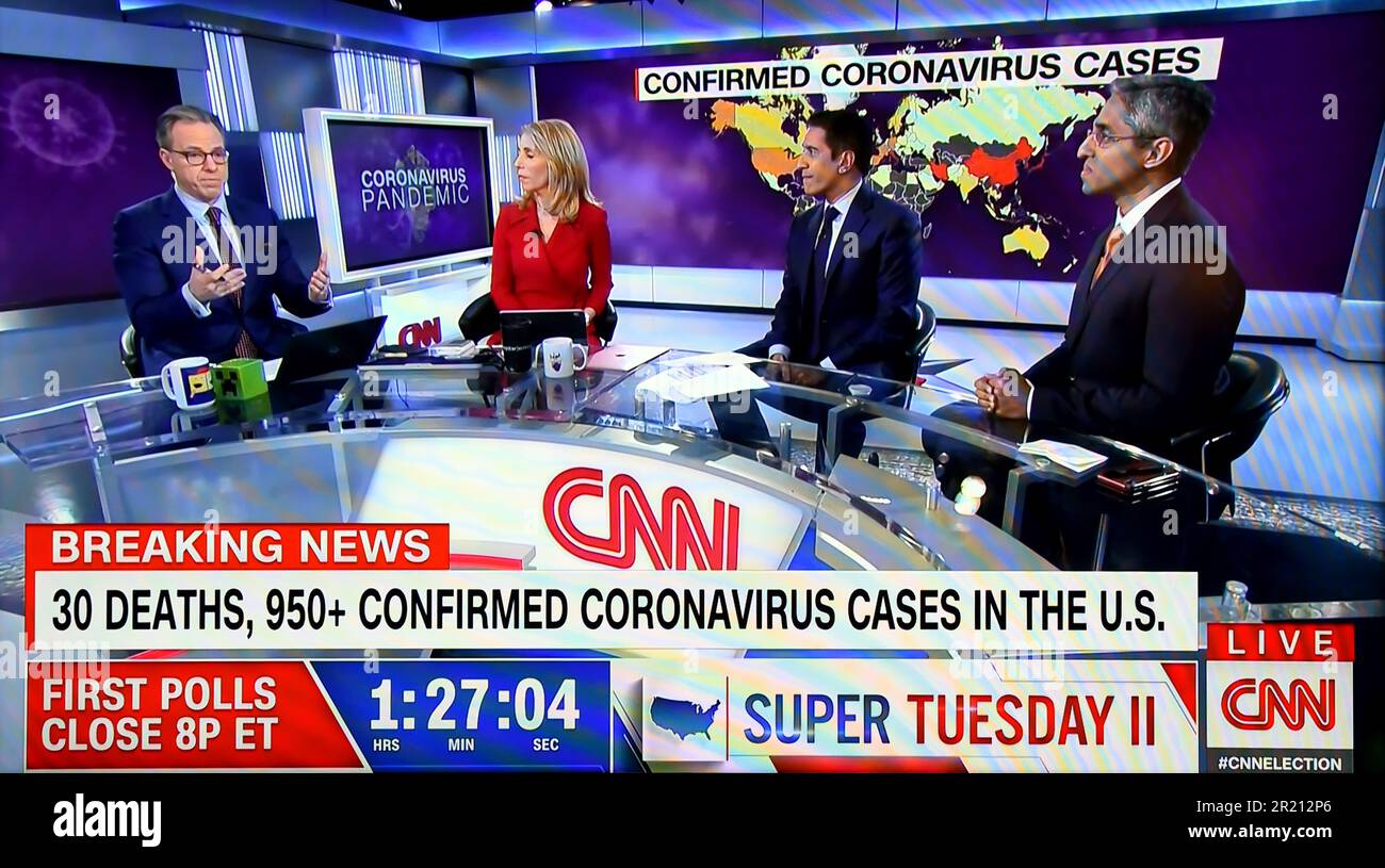 Screengrab dalla CNN che riporta la pandemia COVID-19. Foto Stock