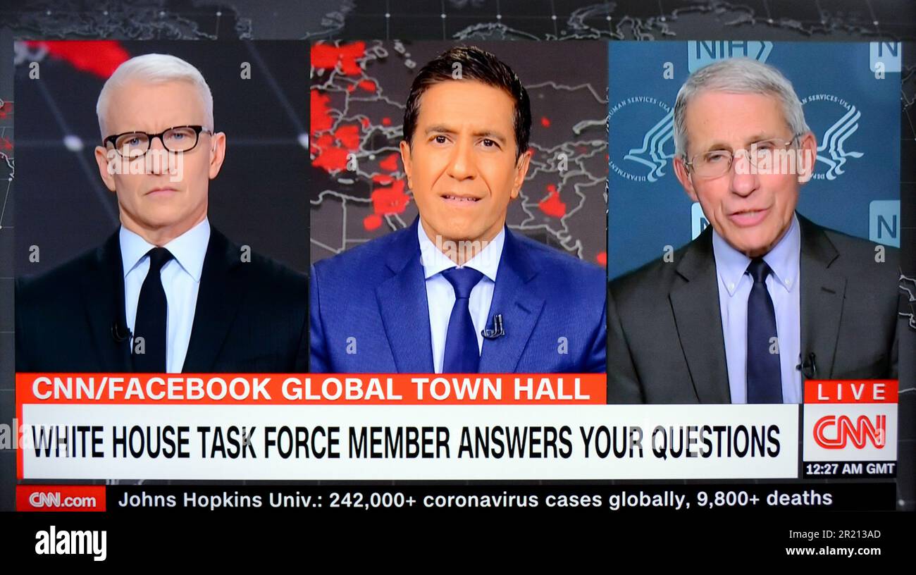 Screengrab dalla CNN che riporta la pandemia COVID-19: Dr Anthony Fauci, Dr Sanjay Gupta e Anchor Anderson Cooper, 20th marzo 2020 Foto Stock