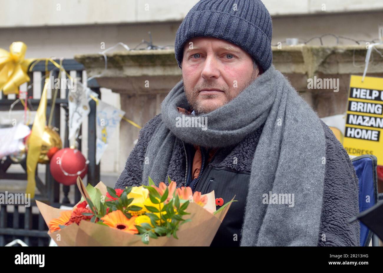 Richard Ratcliffe protesta al di fuori del Ministero degli Esteri di Londra nel suo continuo sforzo di esortare il governo britannico a esercitare pressioni sull’Iran per liberare sua moglie Nazanin Zaghari-Ratcliffe, un doppio cittadino iraniano-britannico, detenuto dalle autorità iraniane dal 2016. Le paure aumentarono riguardo al benessere di Richard Ratcliffe mentre il suo sciopero della fame entrò nel suo 18th° giorno. Novembre, 2021. Foto Stock