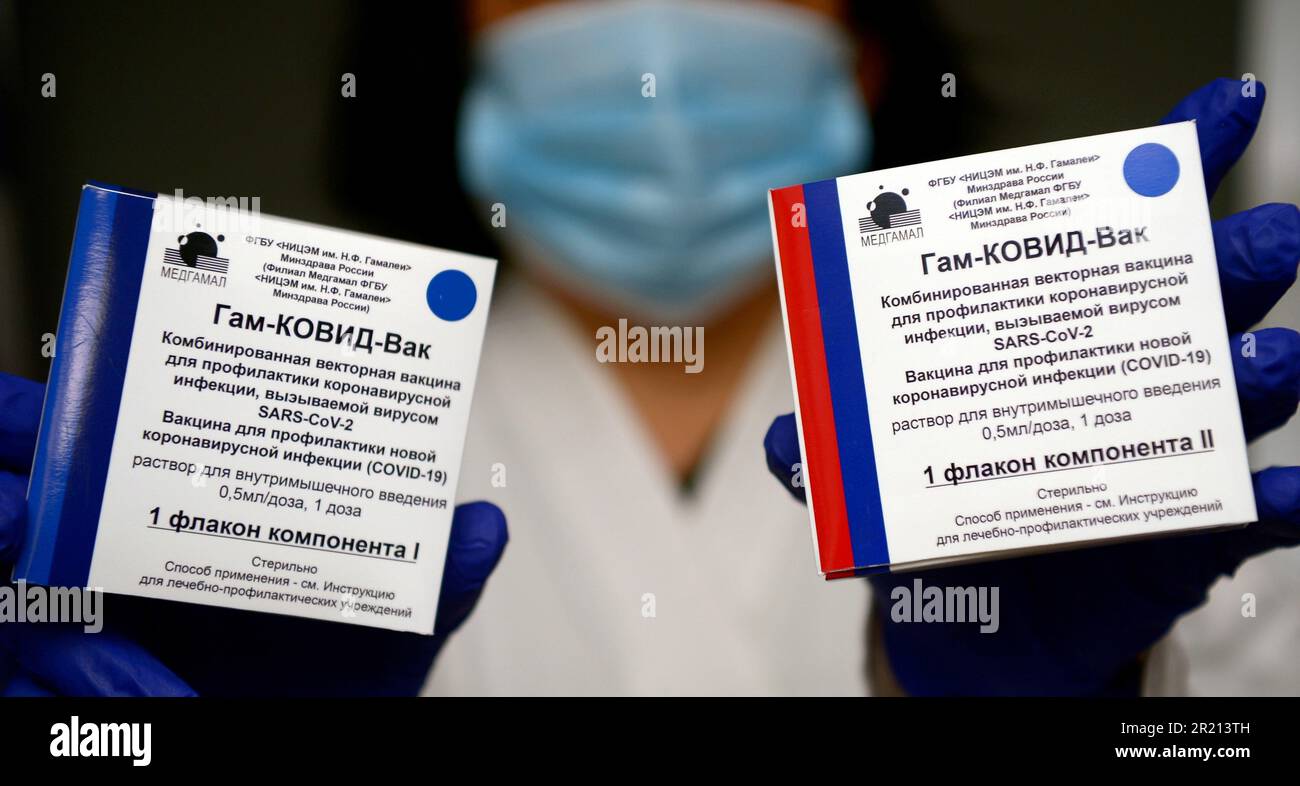 Sputnik V, un vaccino che mira a proteggere contro COVID-19. È stato sviluppato dall'Istituto di Ricerca di Epidemiologia e Microbiologia di Gamaleya. Registrato il 11 agosto 2020 dal Ministero della Salute Russo come Gam-COVID-Vac, Sputnik V è un vaccino vettore virale adenovirus. Maggio 2021. Foto Stock