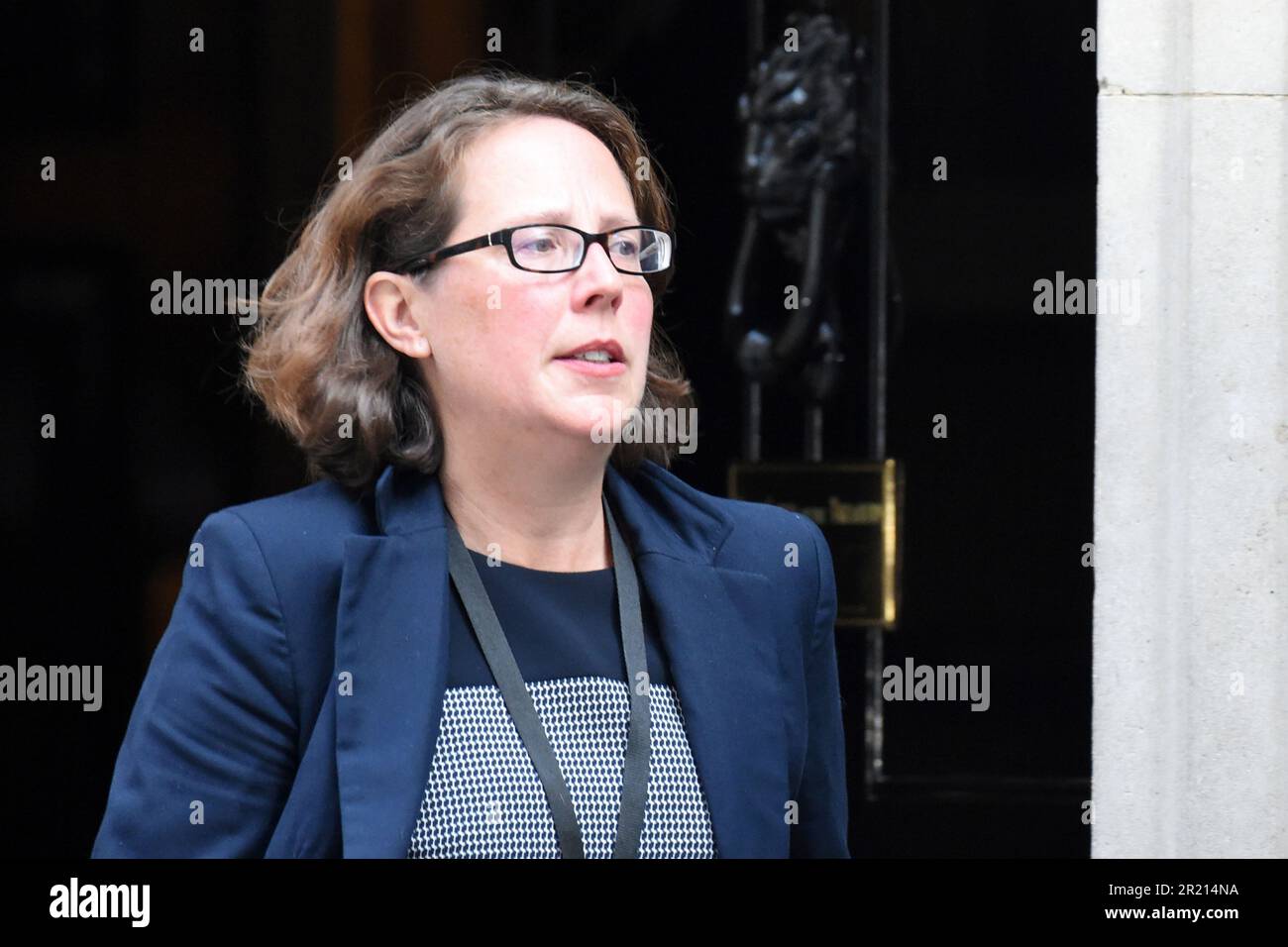 La baronessa Evans, leader della Camera dei Lord, lascia Downing Street al numero 10 dopo una riunione del gabinetto mentre il parlamento ritorna dopo la pausa estiva. 2021. Foto Stock