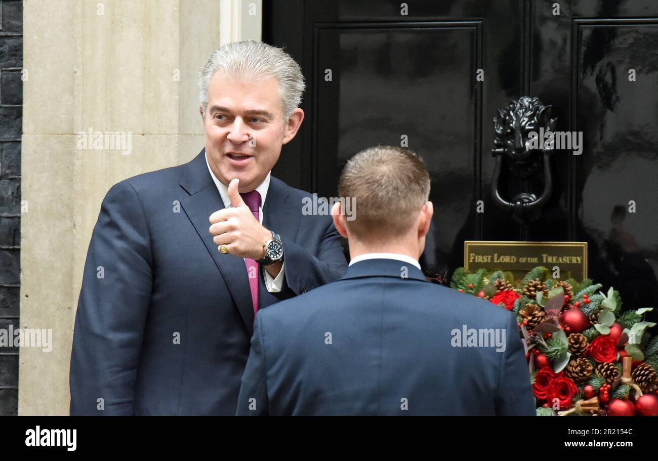 Brandon Lewis, Segretario di Stato per l'Irlanda del Nord, arriva a Downing Street per un incontro di gabinetto in mezzo alla pandemia di coronavirus COVID-19. Foto Stock