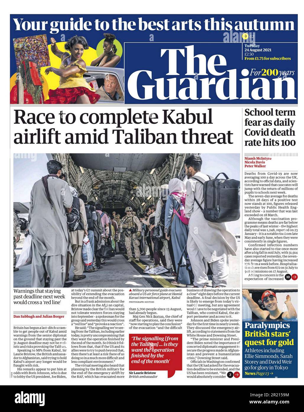 Titolo del quotidiano Guardian (britannico), evacuazione dall'Afghanistan. 24th agosto 2021. Evacuazioni su larga scala di cittadini stranieri e di alcuni vulnerabili cittadini afghani si sono svolte in mezzo al ritiro delle forze USA e NATO alla fine della guerra del 2001-2021 in Afghanistan. I talebani presero il controllo di Kabul e proclamarono la vittoria il 15 agosto 2021, e la Repubblica islamica dell'Afghanistan sostenuta dalla NATO crollò. Con i talebani che controllano l'intera città, ad eccezione dell'aeroporto internazionale Hamid Karzai, Foto Stock