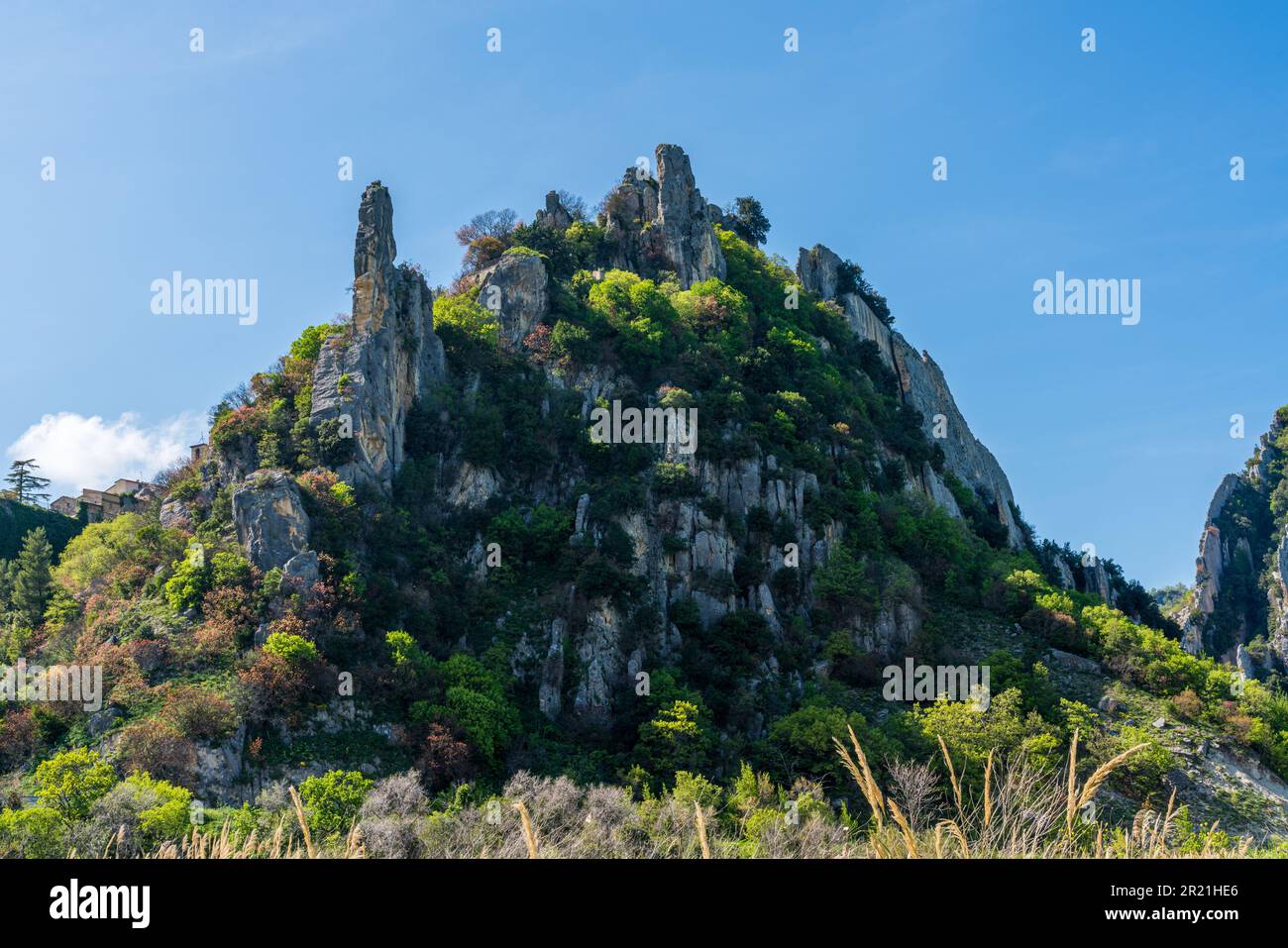 Formazioni rocciose nei pressi di Pennadomo, bellissimo villaggio nella provincia di Chieti, Abruzzo, Italia centrale. Foto Stock