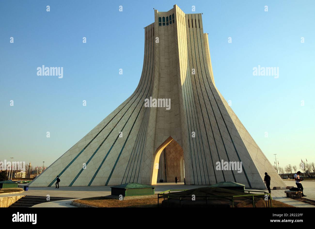 La Torre Azadi è un'attrazione turistica situata a Teheran, la capitale dell'Iran, ed è il simbolo della città. Foto Stock