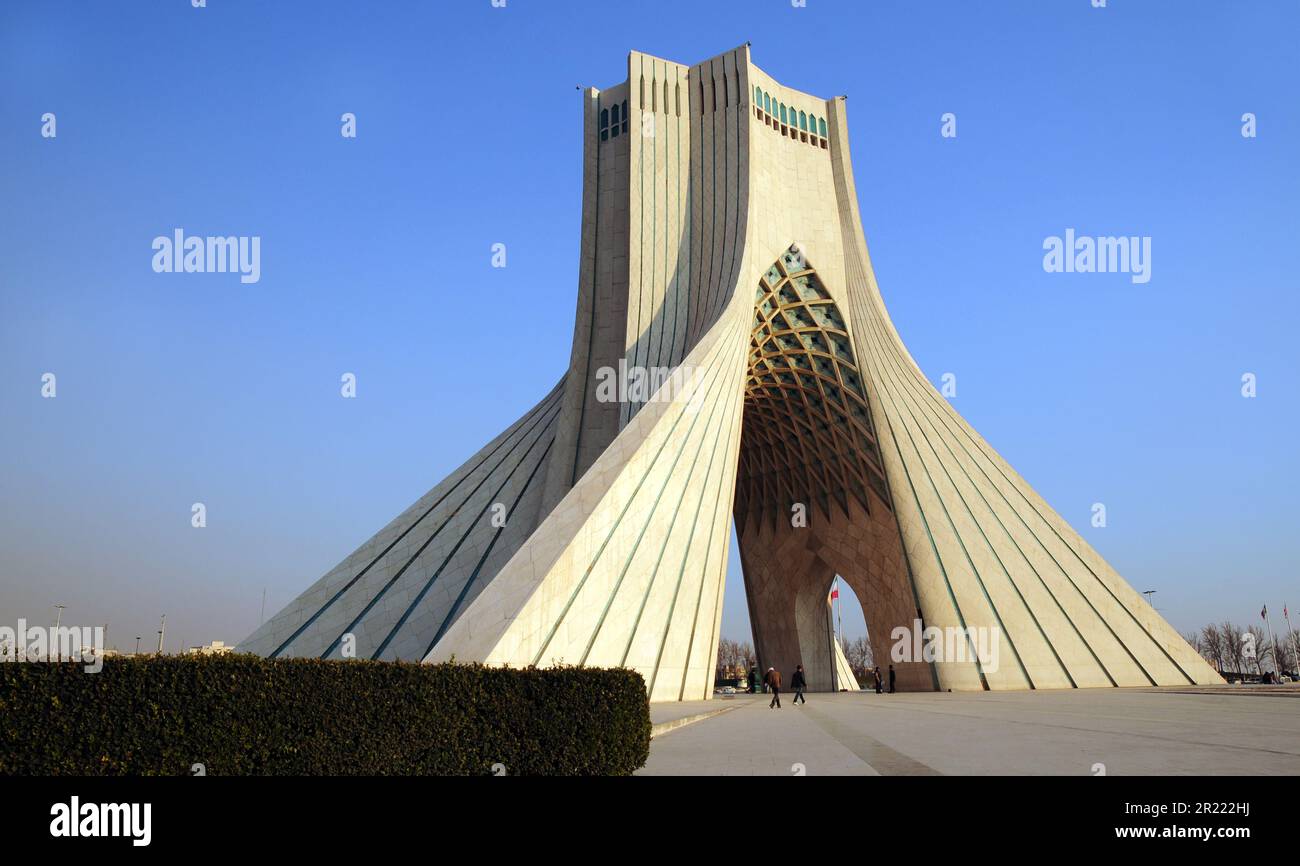 La Torre Azadi è un'attrazione turistica situata a Teheran, la capitale dell'Iran, ed è il simbolo della città. Foto Stock