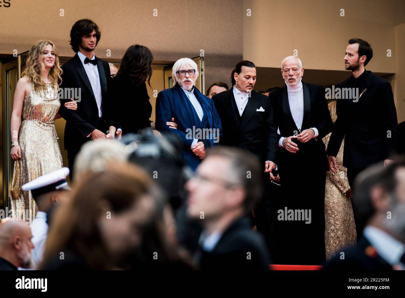 Cannes, Francia, 16th maggio 2023, Melvil Poupaud, Pascal Greggory, Benjamin Lavernhe, Pierre Richard, Johnny Depp, direttore Maiwenn, Diego le Fur e Pau Foto Stock