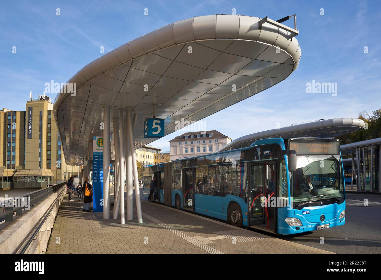 Stazione degli autobus di Wuppertal, Germania, Renania settentrionale-Vestfalia, Bergisches Land, Wuppertal Foto Stock