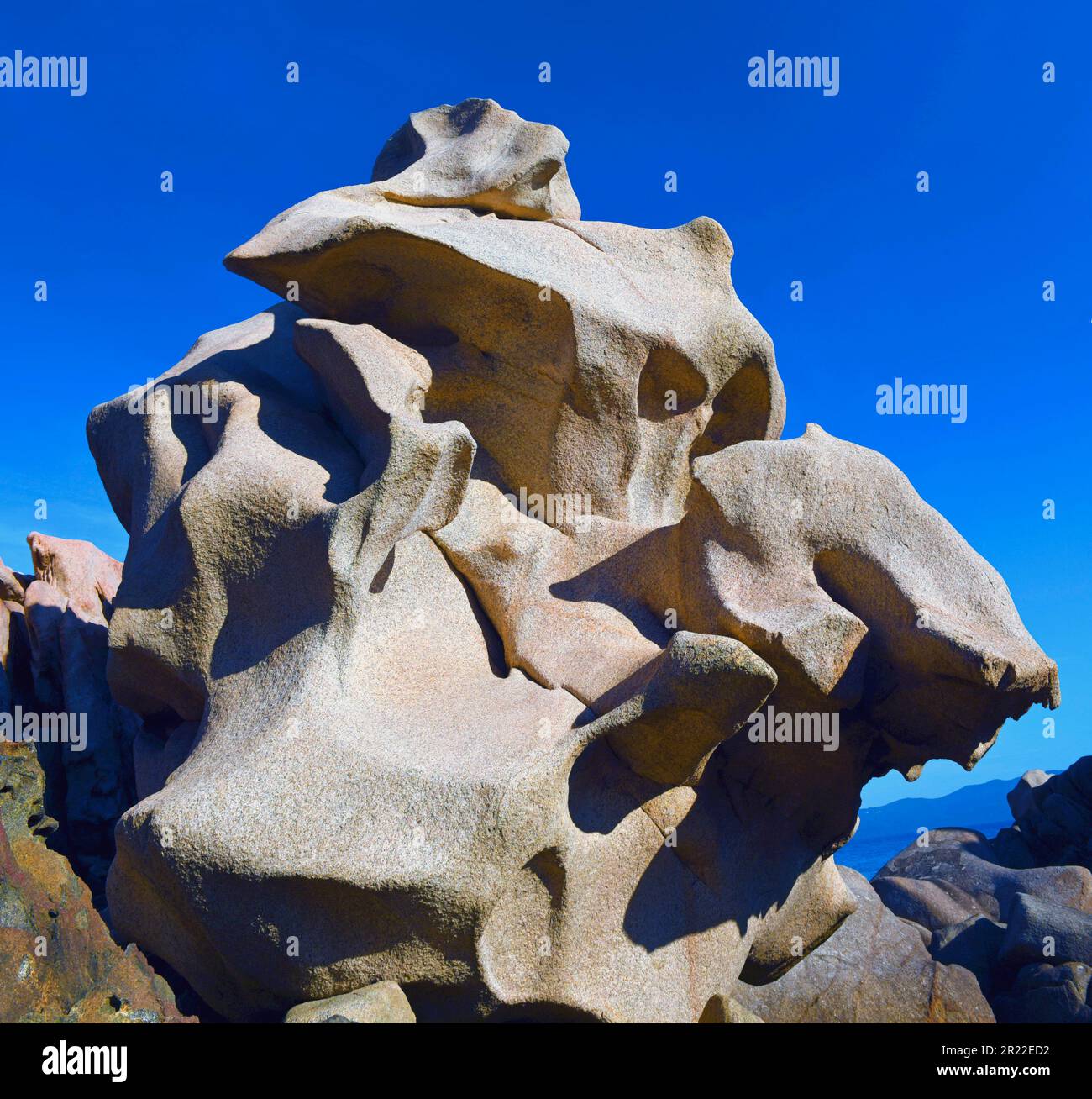 Strana roccia lungo la costa nella baia di Valinco, Francia, Corsica Foto Stock