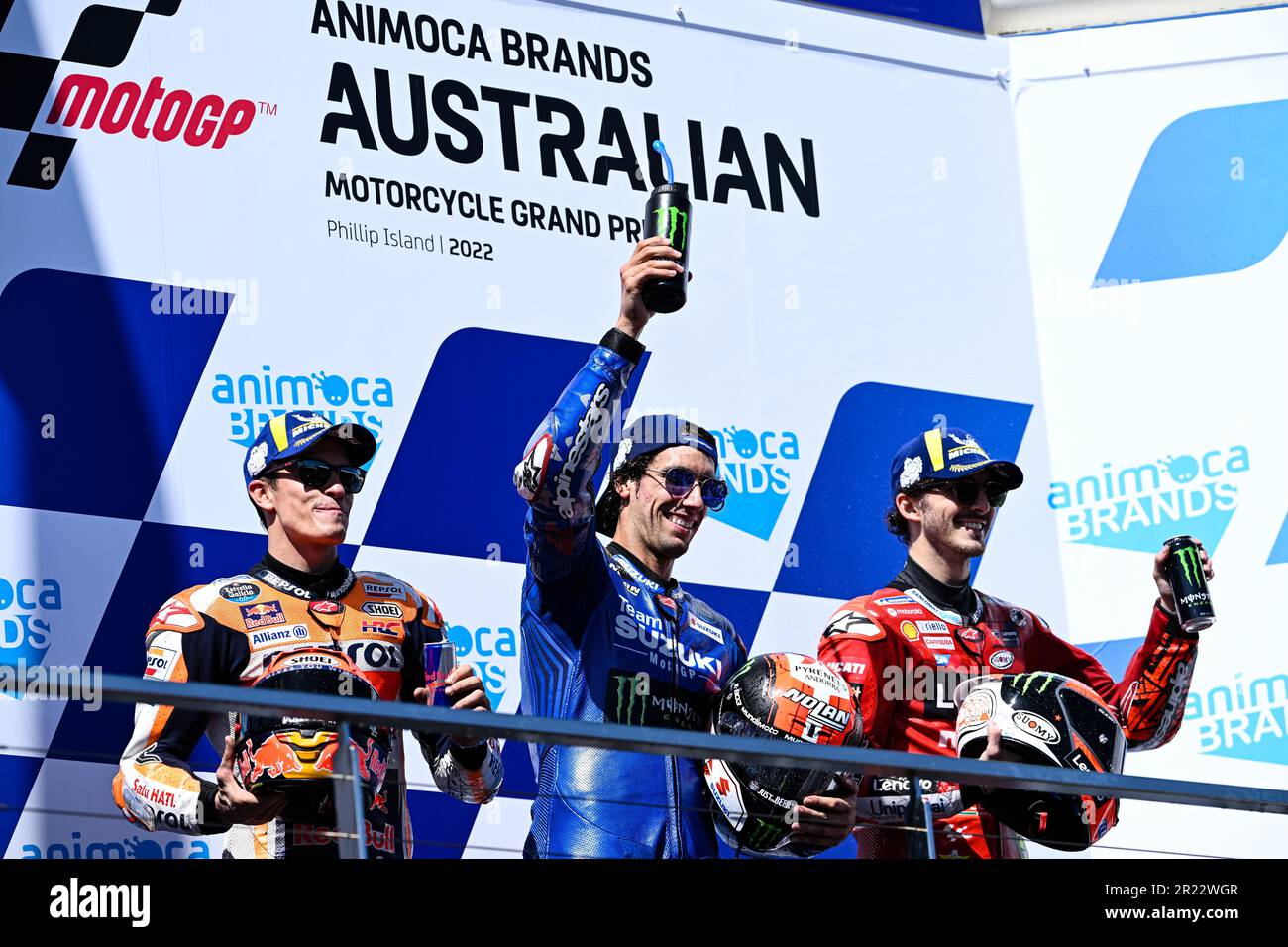 Phillip Island, Australia, 16 ottobre 2022. Il secondo classificato spagnolo Marc Marquez sul Repsol Honda Team Honda e il vincitore spagnolo Alex RINS sul Team Suzuki Ecstar Suzuki e il terzo posto italiano Francesco Bagnaia sul Ducati Lenovo Team Ducati festeggiano sul podio dopo il MotoGP australiano 2022 a Phillip Island Circuito il 16 ottobre 2022 a Phillip Island, Australia. Credit: Nigel Owen/Speed Media/Alamy Live News Foto Stock