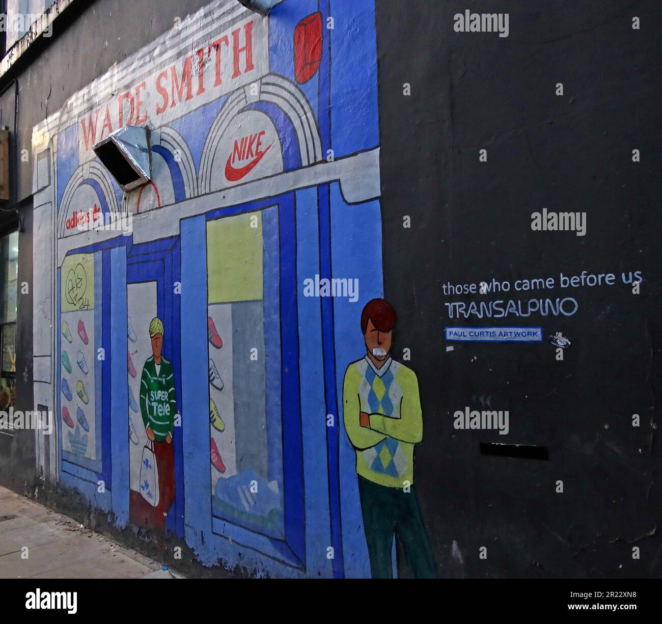 Wade Smith, Adidas Nike - Transalpino - Paul Curtis murale d'arte, Ropewalks, Liverpool, Merseyside, Inghilterra, REGNO UNITO, L1 4EZ Foto Stock