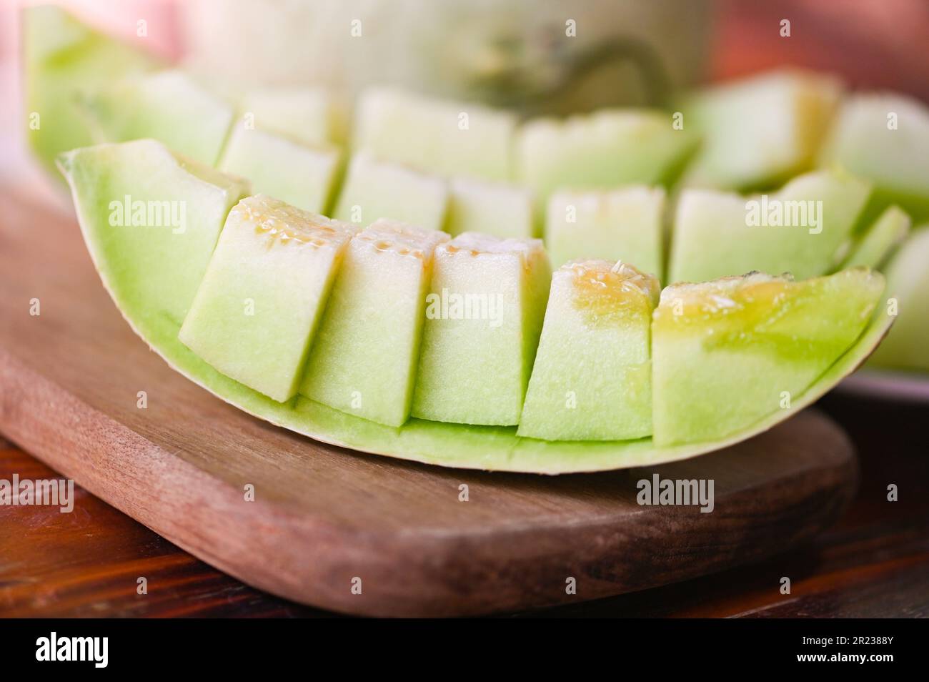 cantaloupe tailandese fetta di frutta per salute verde cantaloupe thailandia, melone cantaloupe su piatto di legno Foto Stock