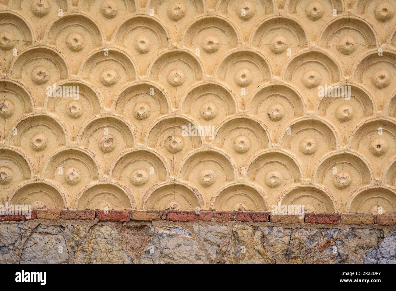 Dettagli ornamentali sulla facciata dei Güell Pavilions, progettato da Antoni Gaudí (Barcellona, Catalogna, Spagna) ESP: Dettagli ornamentali Finca Güell Foto Stock