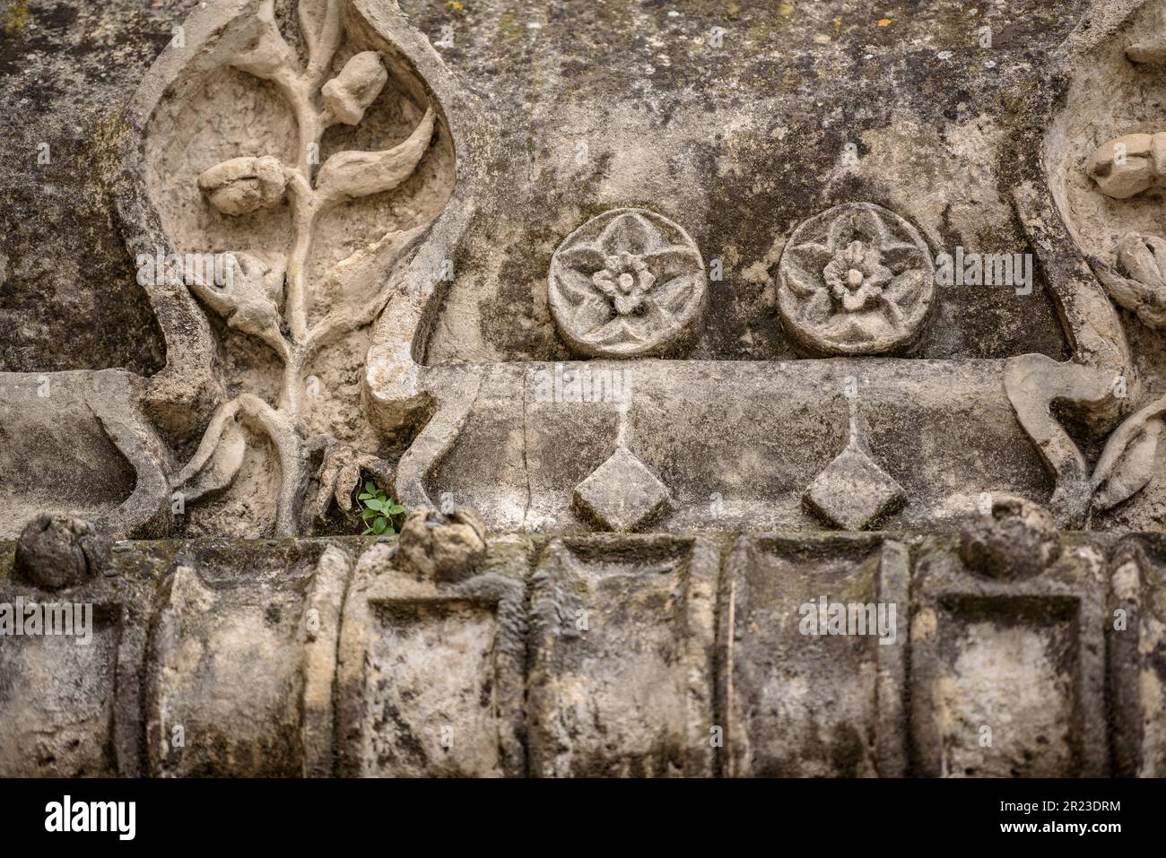 Dettagli ornamentali sulla facciata dei Güell Pavilions, progettato da Antoni Gaudí (Barcellona, Catalogna, Spagna) ESP: Dettagli ornamentali Finca Güell Foto Stock