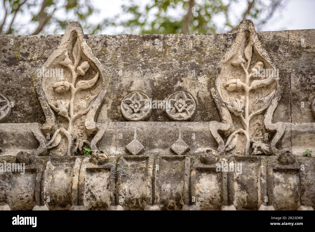 Dettagli ornamentali sulla facciata dei Güell Pavilions, progettato da Antoni Gaudí (Barcellona, Catalogna, Spagna) ESP: Dettagli ornamentali Finca Güell Foto Stock