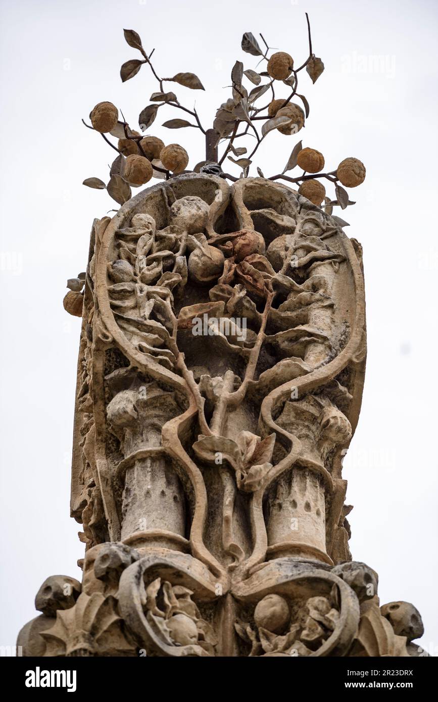 Dettagli ornamentali sulla facciata dei Güell Pavilions, progettato da Antoni Gaudí (Barcellona, Catalogna, Spagna) ESP: Dettagli ornamentali Finca Güell Foto Stock
