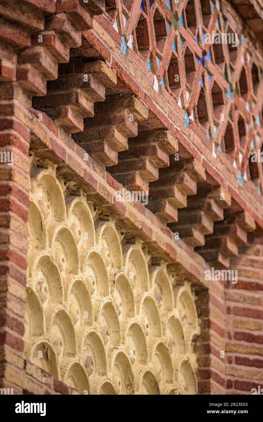 Dettagli ornamentali sulla facciata dei Güell Pavilions, progettato da Antoni Gaudí (Barcellona, Catalogna, Spagna) ESP: Dettagli ornamentali Finca Güell Foto Stock