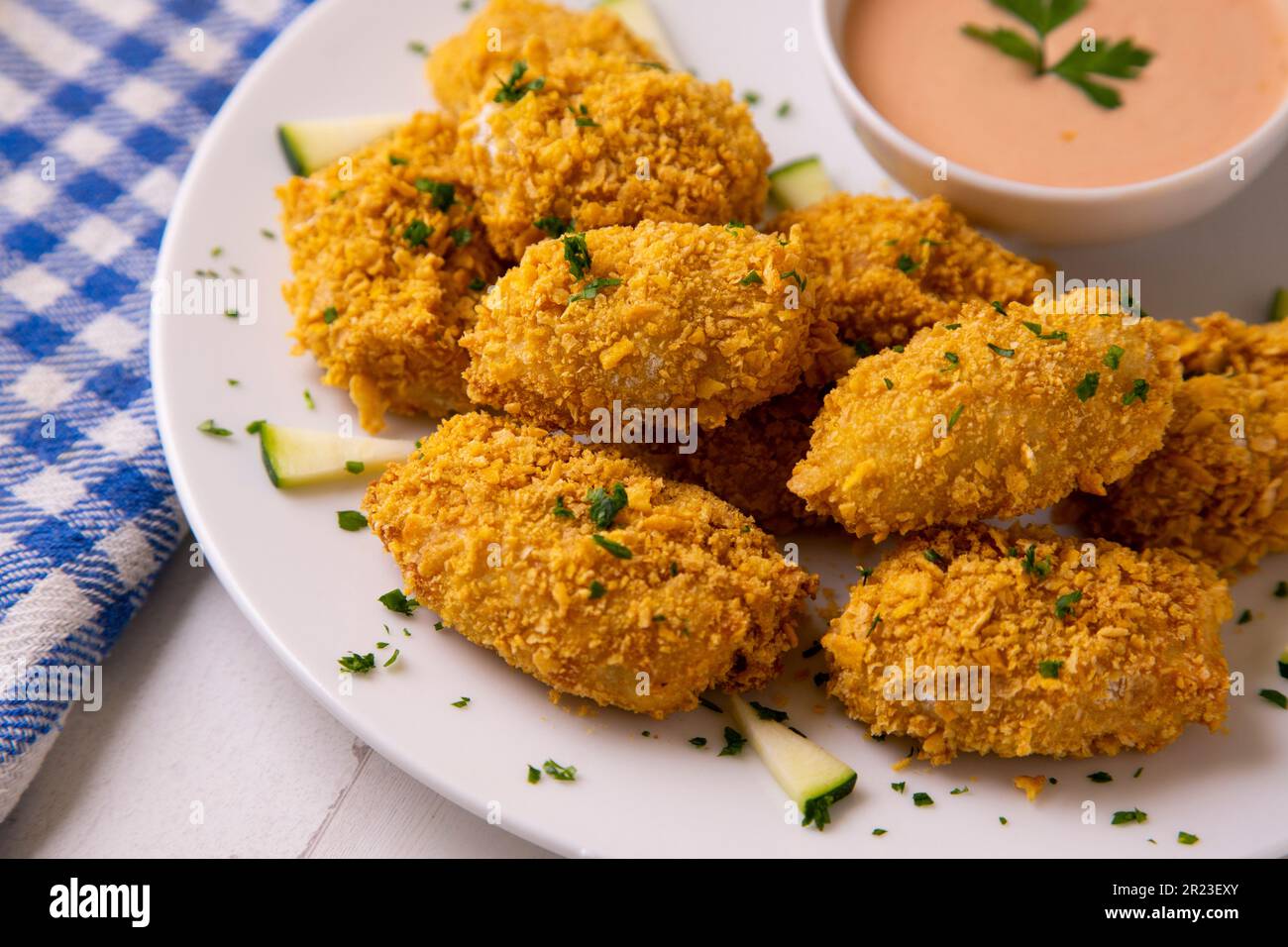 I pepite di pesce sono uno stile di pesce fritto che include solo pesce bianco, senza ossa o pelle. Foto Stock