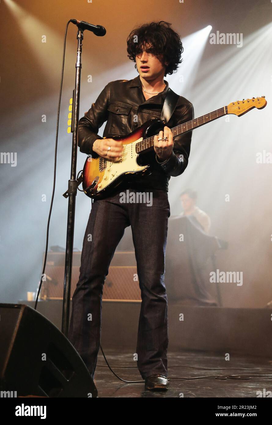 Milano, IT. 16th maggio, 2023. L'inalatore guidato da Elia Hewson, figlio di Bono Voxx, in concerto all'Alcatraz di Milano Credit: Independent Photo Agency/Alamy Live News Foto Stock