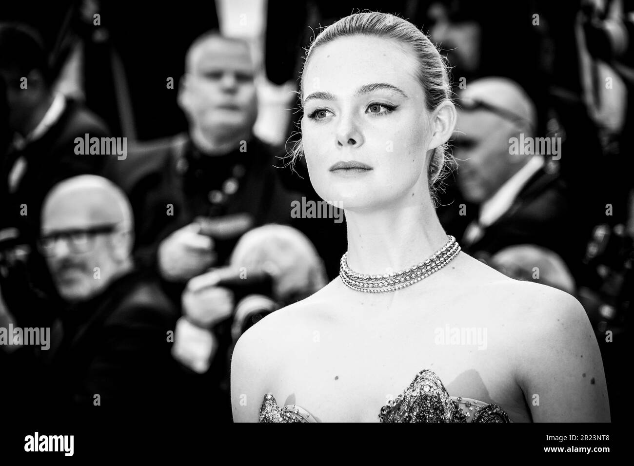 Cannes, Francia. 16th maggio, 2023. Elle Fanning durante la cerimonia di inaugurazione e di proiezione 'Jeanne du Barry' Red Carpet - il 76th° Festival annuale del cinema di Cannes, a Cannes, in Francia, il 16 maggio 2023. (Foto di Daniele Cifala/NurPhoto) Credit: NurPhoto SRL/Alamy Live News Foto Stock