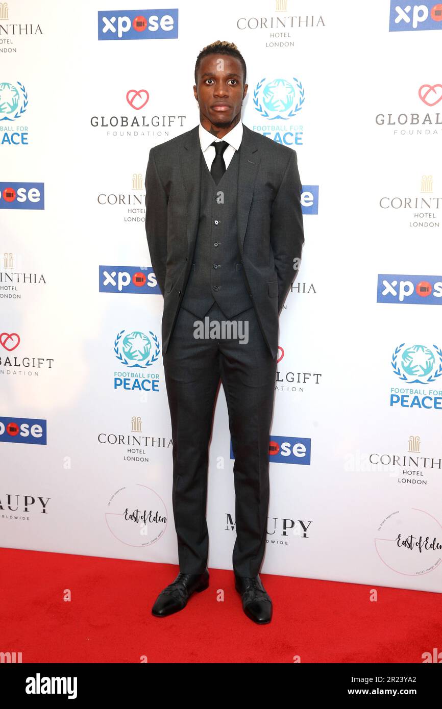 Londra, Regno Unito. 08th Apr, 2019. Wilfried Zaha partecipa alla cena dell'iniziativa Football for Peace della Global Gift Foundation al Corinthia Hotel di Londra. (Foto di Fred Duval/SOPA Images/Sipa USA) Credit: Sipa USA/Alamy Live News Foto Stock