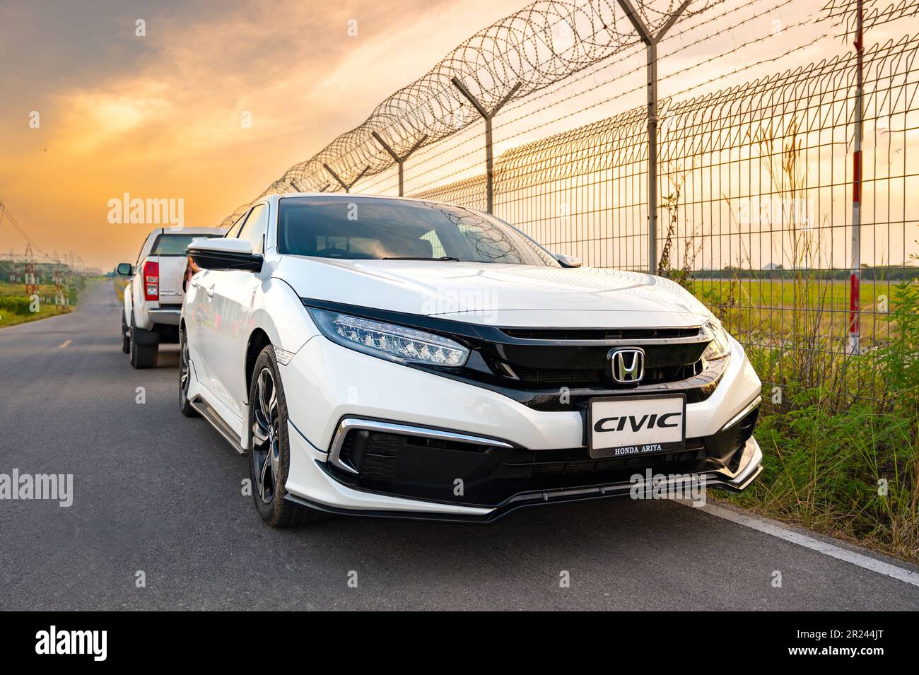 Honda Civic 2019 e berline parcheggiate nella provincia di Krabi Thailandia , 2 gennaio 2023 Foto Stock