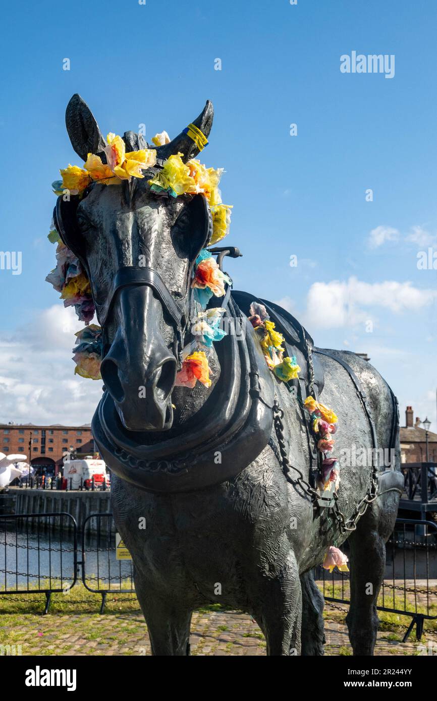 In attesa. Un memoriale per i cavalli da lavoro di Liverpool Foto Stock