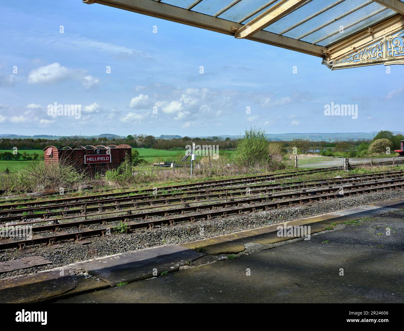 Vista panoramica sui campi dalla stazione ferroviaria di Hellifield Foto Stock