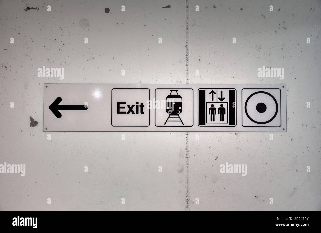 Villach, Bahnhof, Piktogramm, Hinweis, Piktogram, Symbol, einfach, International, verständlich, Richtung, Stadtzentrum, Zentrum, Aufzug, Fahrstuhl, Foto Stock