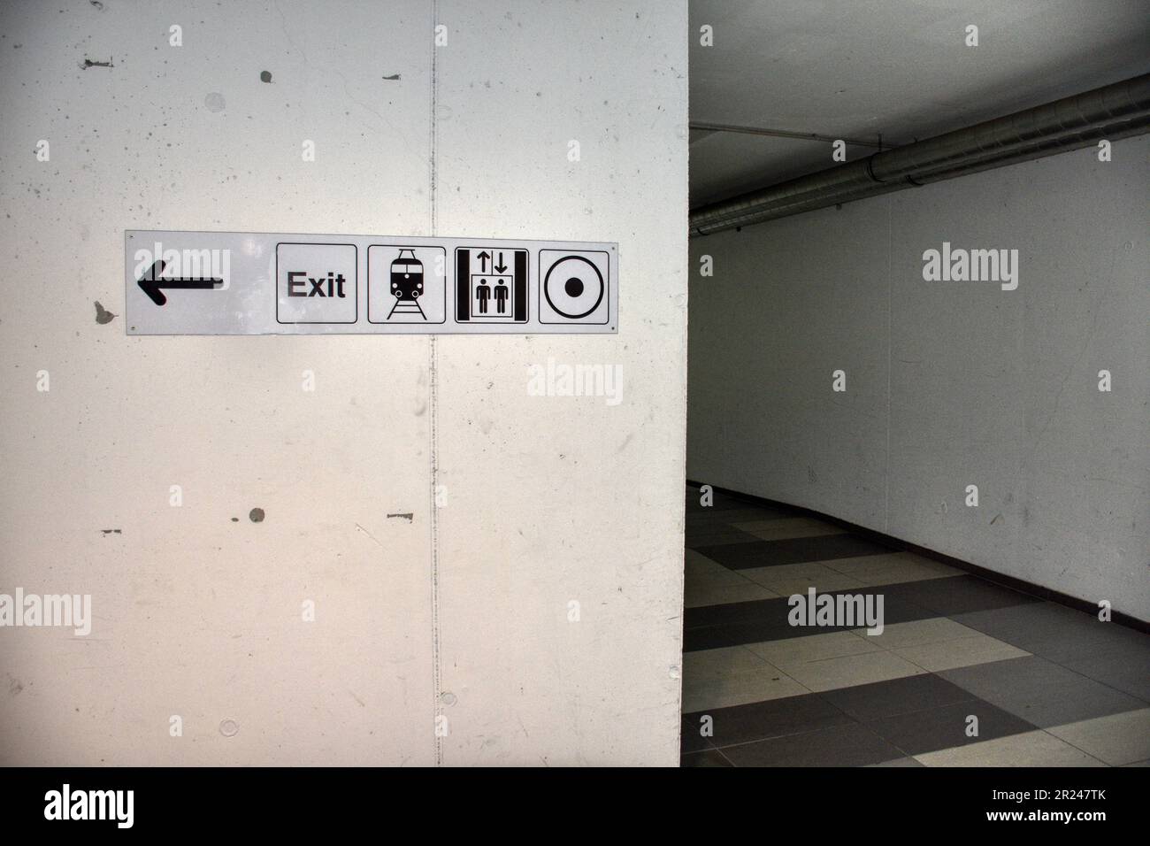 Villach, Bahnhof, Piktogramm, Hinweis, Piktogram, Symbol, einfach, International, verständlich, Richtung, Stadtzentrum, Zentrum, Aufzug, Fahrstuhl, Foto Stock