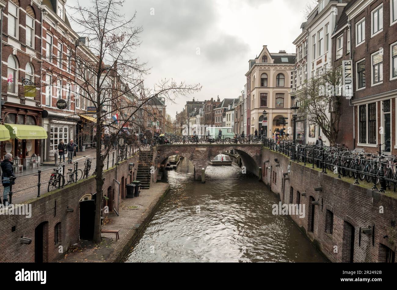 Utrecht- Olanda- circa Novembre 2019. Tipica scena del canale di Utrecht e tipica architettura olandese Foto Stock